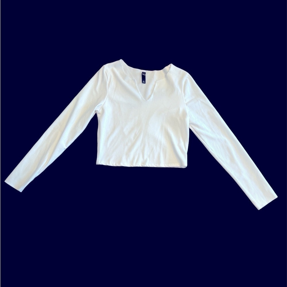 ALYA Women’s White Sweater NWOT